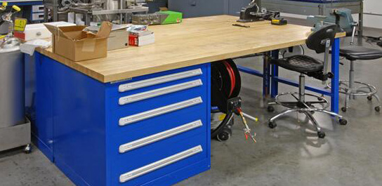 浦豐柜業(yè)幫助中國重汽動力公司設計鉗工工作臺 浦豐柜業(yè)幫助中國重汽動力公司設計鉗工工作臺